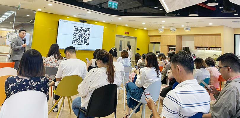  The “Improving your well-being” talkshow with external speakers attracted many company members.